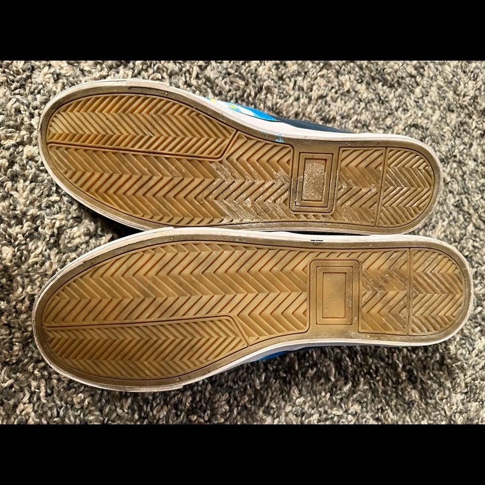 Shoes - Picture 5 of 9